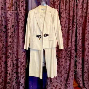 Tahari suit. Classic. Wide leg pants. Cropped waist jacket. Size 14. Worn once.